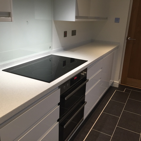 Lg%20hi-macs%20white%20quartz%20fitted%20for%20warren%20mccormack%2c%20morpeth%20%281%29