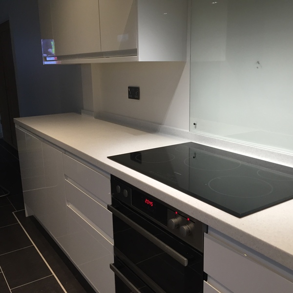 Lg%20hi-macs%20white%20quartz%20fitted%20for%20warren%20mccormack%2c%20morpeth%20%283%29